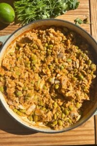 Curry chicken and rice after cutting and mixing in the chicken.