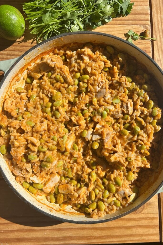 Curry chicken and rice after cutting and mixing in the chicken.