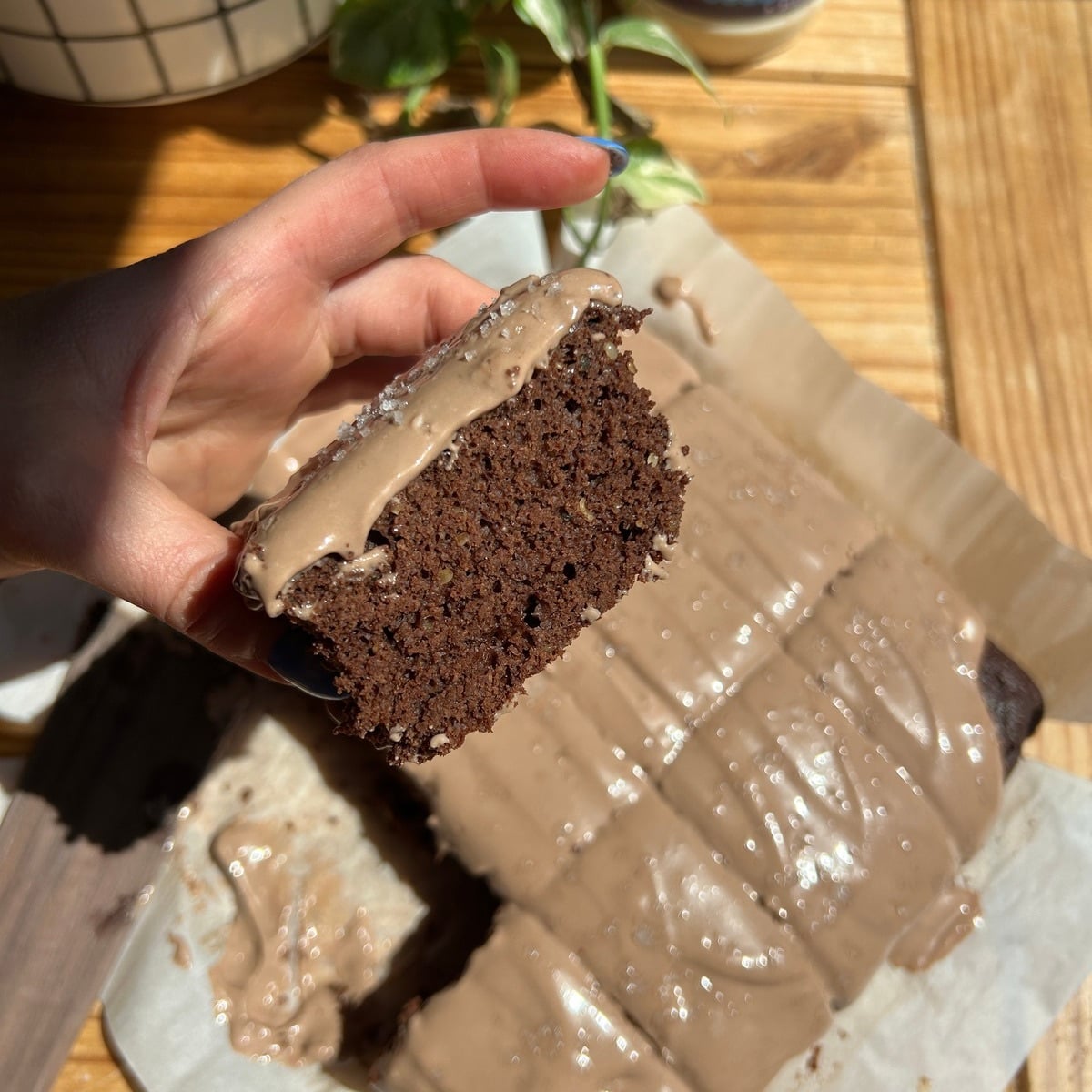 Hand holding the chocolate cake.