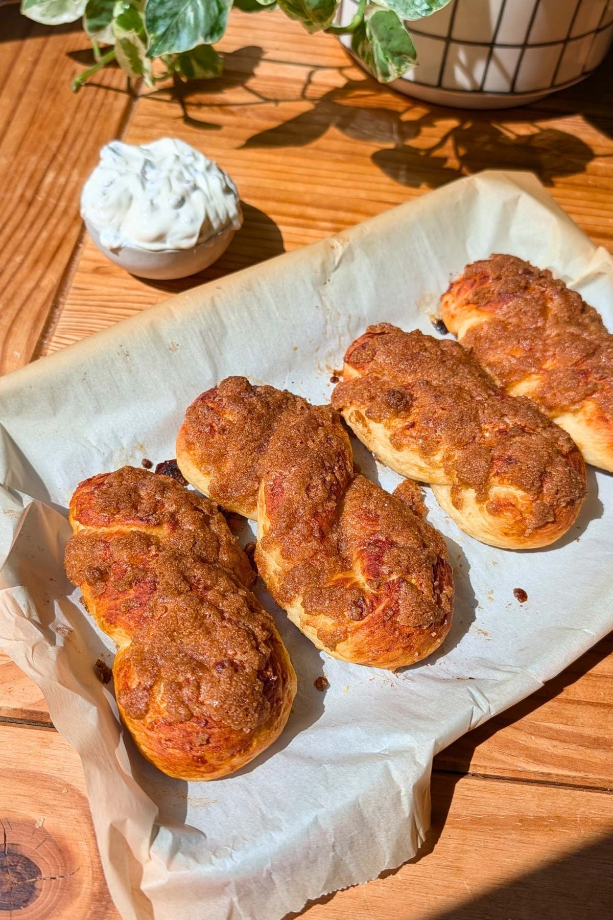 A tray of cinnamon crunch protein bagel twists.