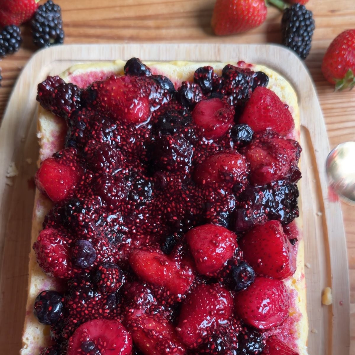Cake with chia seed jam.